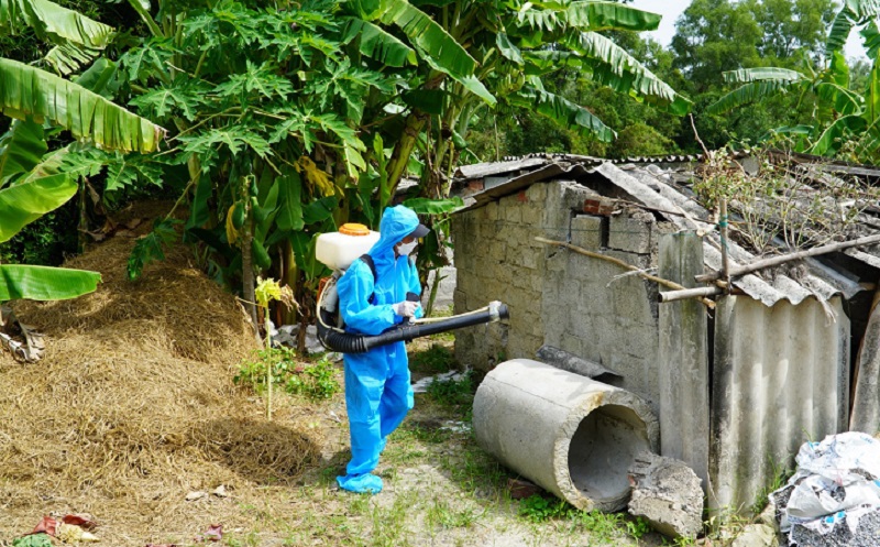 CDC&nbsp;Quảng B&igrave;nh&nbsp;triển khai phun h&oacute;a chất diệt muỗi, chủ động ph&ograve;ng chống dịch