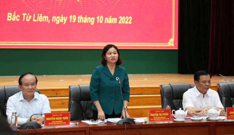 Phó Bí thư Thường trực Thành ủy Nguyễn Thị Tuyến phát biểu tại cuộc làm việc.