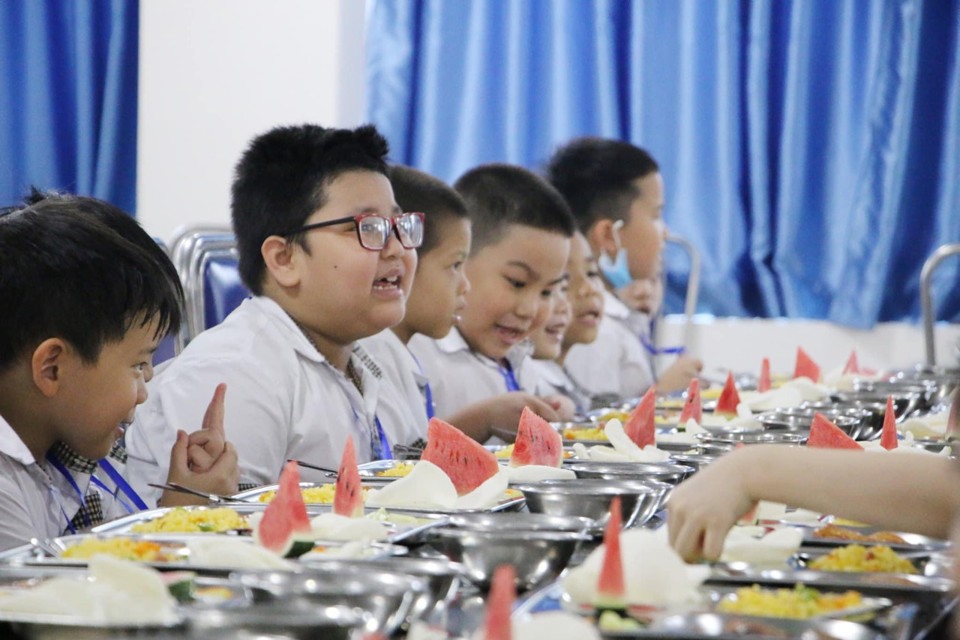 Hằng ngày, các nhà trường trên địa bàn TP phục vụ trung bình gần 1 triệu học sinh ăn bán trú