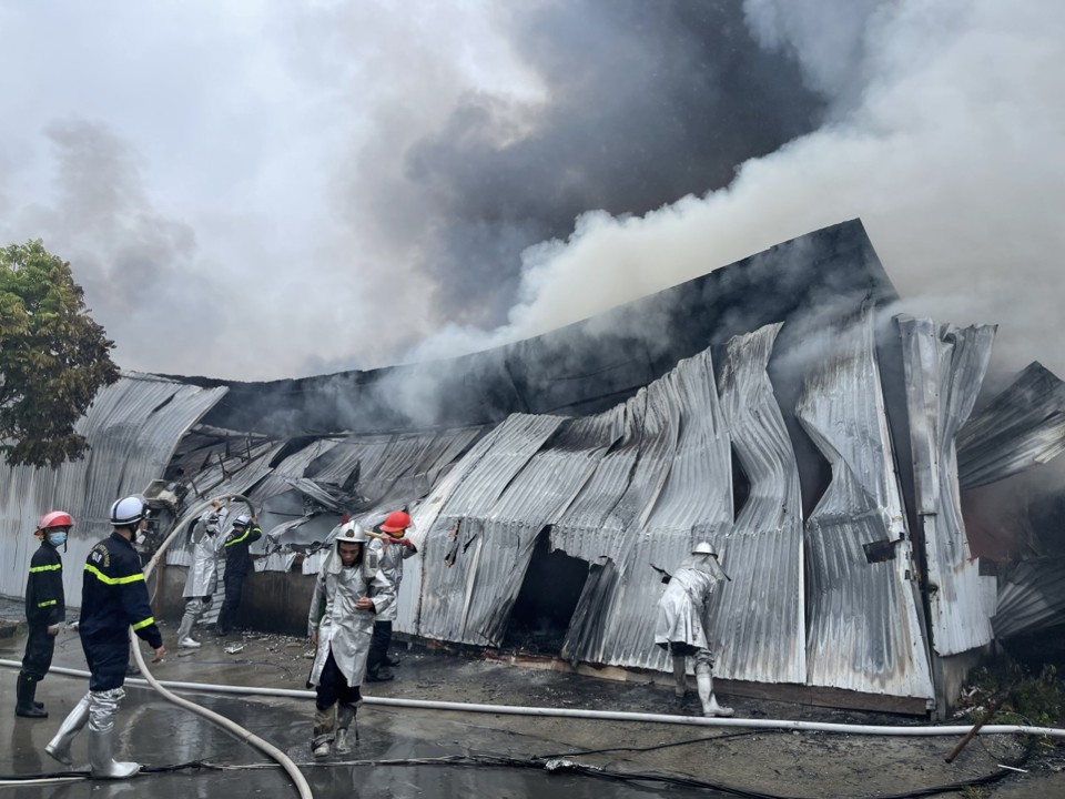 Xác định một người chết trong vụ cháy xưởng ở chợ 365 Hà Đông  - Ảnh 5