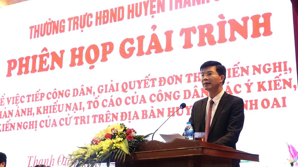 Chủ tịch HĐND huyện Thanh Oai Nguyễn Nguy&ecirc;n H&ugrave;ng ph&aacute;t biểu kết luận tại phi&ecirc;n họp giải tr&igrave;nh.