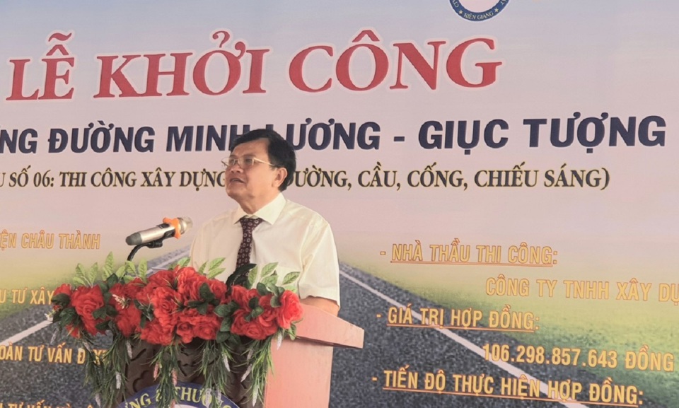 Chủ tịch UBND huyện Ch&acirc;u Th&agrave;nh L&ecirc; Quang Định ph&aacute;t biểu tại lễ khởi c&ocirc;ng. Ảnh: Hồng Lĩnh
