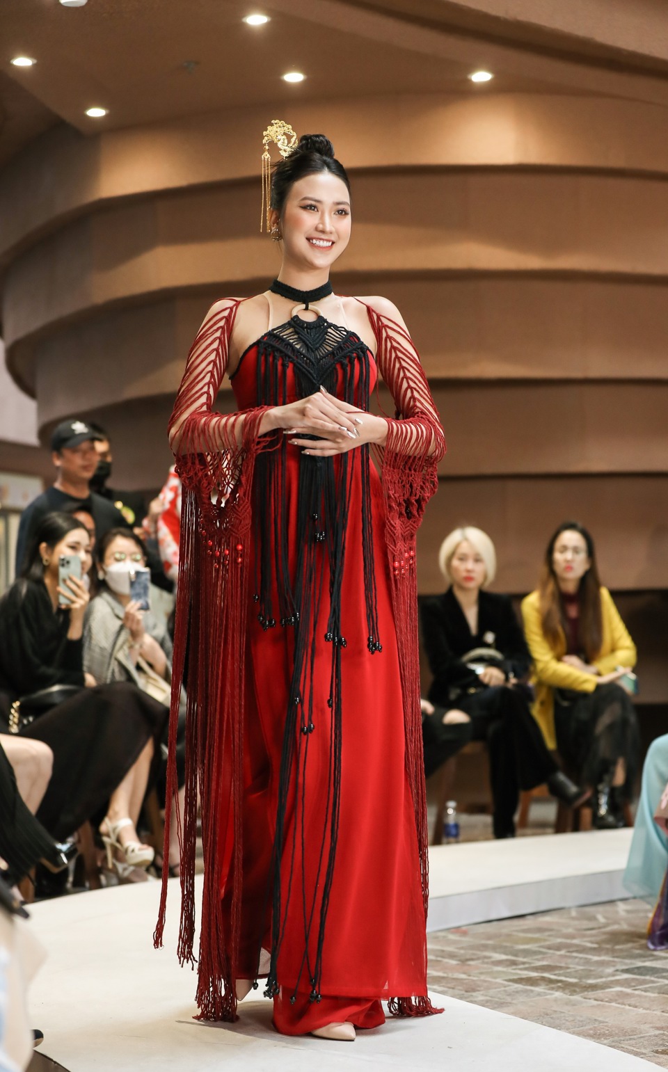 Gần 100 người mẫu diễn VC Fashion Show - Bước chân di sản   - Ảnh 5