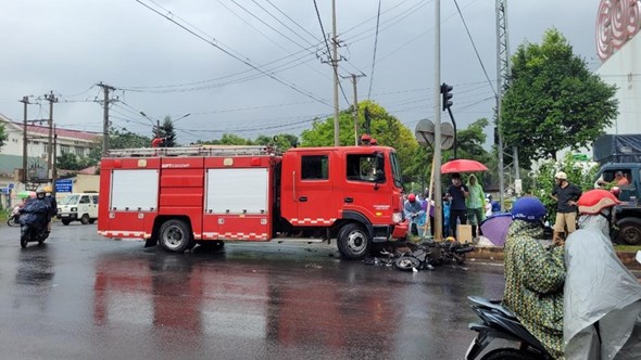 Tai nạn giao thông hôm nay (23/10): Xe cứu hỏa tông chết một thiếu nữ - Ảnh 2