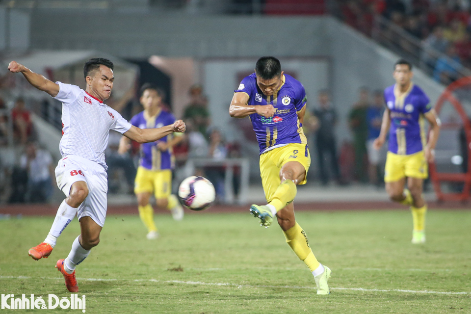 H&agrave; Nội FC để thua Hải Ph&ograve;ng 2-3 ngay tr&acirc;n s&acirc;n Lạch Tray. Ảnh: Ngọc T&uacute;.