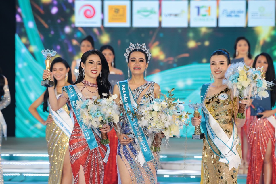 Những người đẹp đăng quang Hoa hậu Biển đảo Việt Nam.