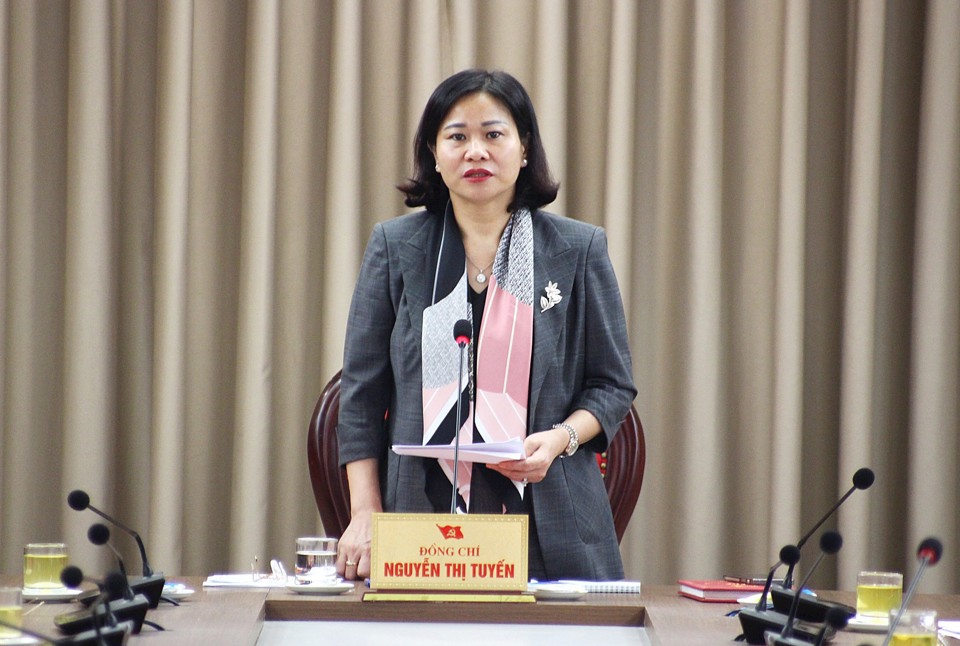 Ph&oacute; B&iacute; thư Thường trực Th&agrave;nh ủy Nguyễn Thị Tuyến ph&aacute;t biểu tại cuộc họp.