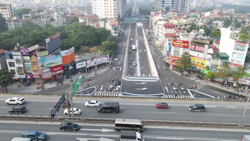 Hầm chui qua nút giao Lê Văn Lương - Vành đai 3. Ảnh: Phạm Hùng