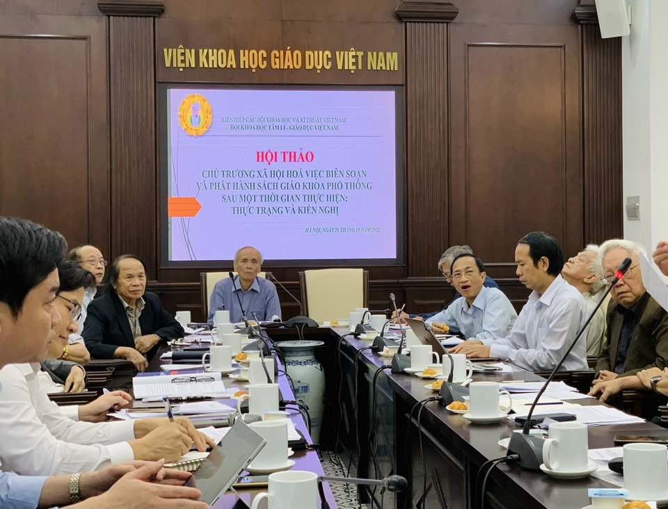 Các đại biểu tham dự Hội thảo về chủ trương xã hội hóa biên soạn và phát hành SGKdo Hội Tâm lý - Giáo dục Việt Nam tổ chức