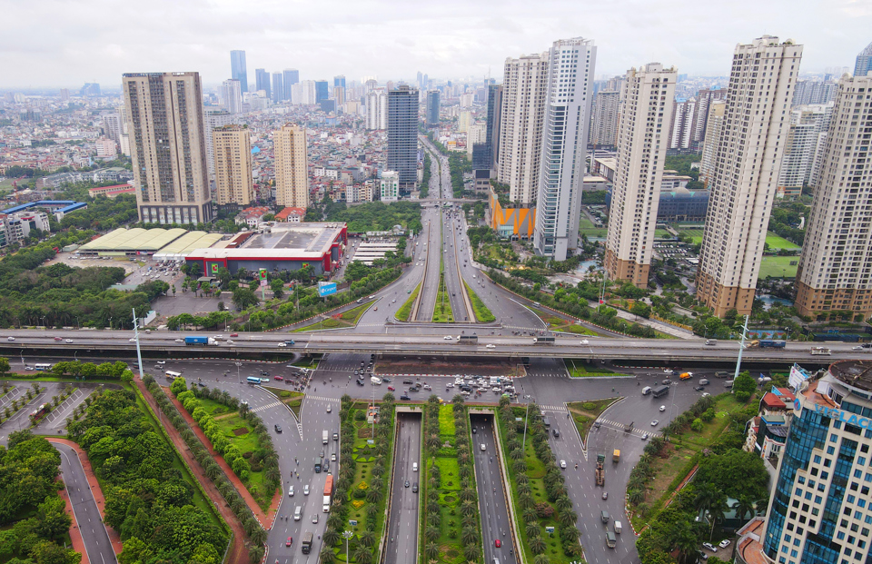 Cần quy định chế t&agrave;i cụ thể xử l&yacute; việc quy hoạch, ph&aacute;t triển nh&agrave; cao tầng vi phạm trong khu vực nội đ&ocirc;. Ảnh Phạm H&ugrave;ng