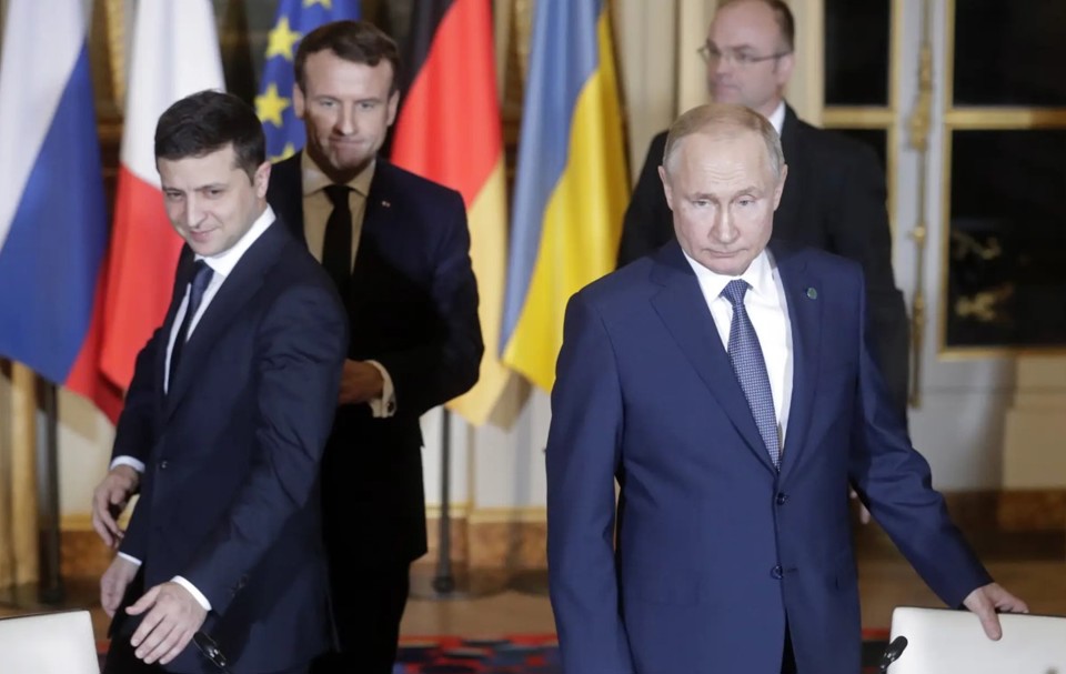 Tổng thống Nga Vladimir Putin và Tổng thống Ukraine Volodymyr Zelensky tham dự cuộc họp với Tổng thống Pháp và Thủ tướng Đức tại Điện Elysee, Paris, vào ngày 9/12/2019. Ảnh: AFP