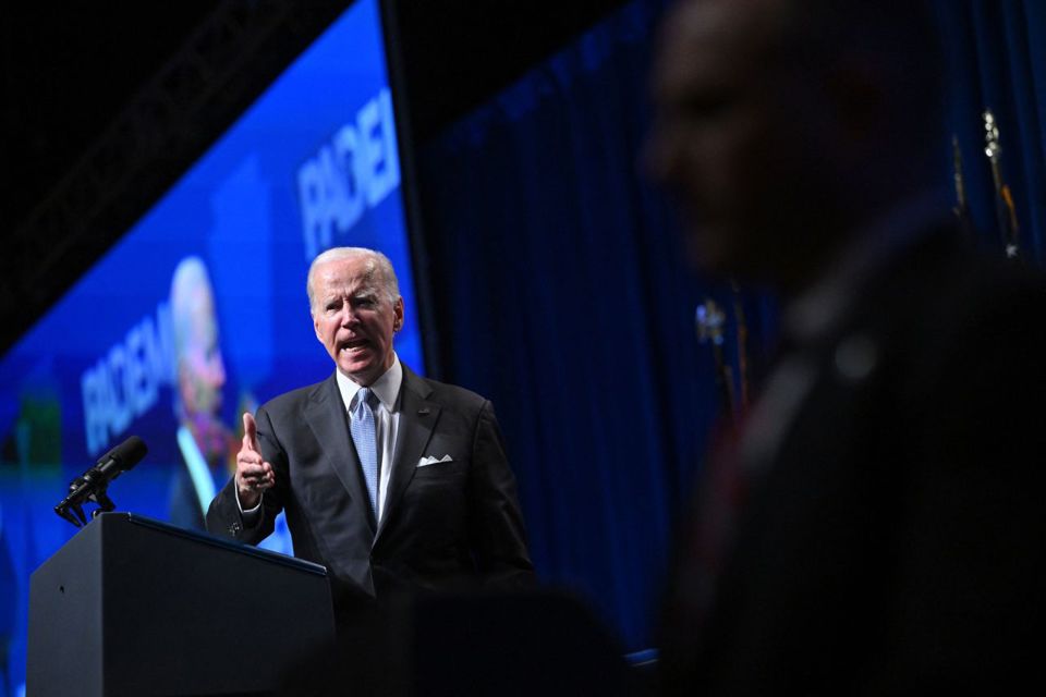 Tổng thống Joe Biden ph&aacute;t biểu tại buổi g&acirc;y quỹ của đảng D&acirc;n chủ ở Philadelphia h&ocirc;m 28/10. Ảnh: AFP