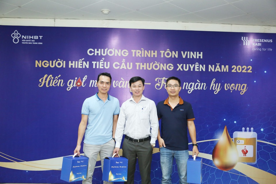 Các thành viên sáng lập ra Đội tình nguyện HH Linh Đàm (từ trái qua: anh Phạm Minh Tuấn, anh Đỗ Trung Dũng). Ảnh: Thịnh An