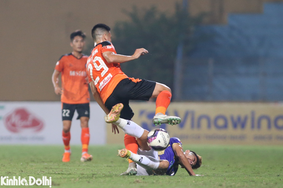 Hà Nội FC đòi lại ngôi đầu bảng V-League 2022 - Ảnh 1