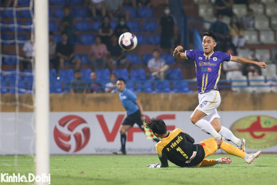 Hà Nội FC đòi lại ngôi đầu bảng V-League 2022 - Ảnh 14