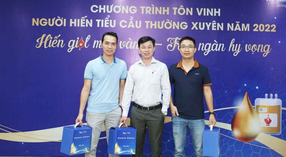 C&aacute;c th&agrave;nh vi&ecirc;n s&aacute;ng lập ra Đội t&igrave;nh nguyện HH Linh Đ&agrave;m (từ tr&aacute;i qua: Anh Phạm Minh Tuấn, anh Đỗ Xu&acirc;n Dũng). Ảnh: Thịnh An