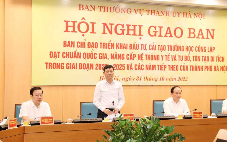 Ph&oacute; Chủ tịch HĐND TP Phạm Qu&iacute; Ti&ecirc;n ph&aacute;t biểu tại Hội nghị