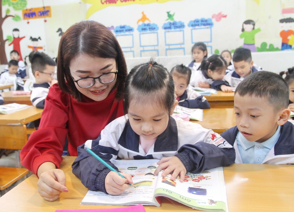 giáo Trương Thị Hiền - tác giả ứng dụng“Sổ tay đến trường”miễn phí.