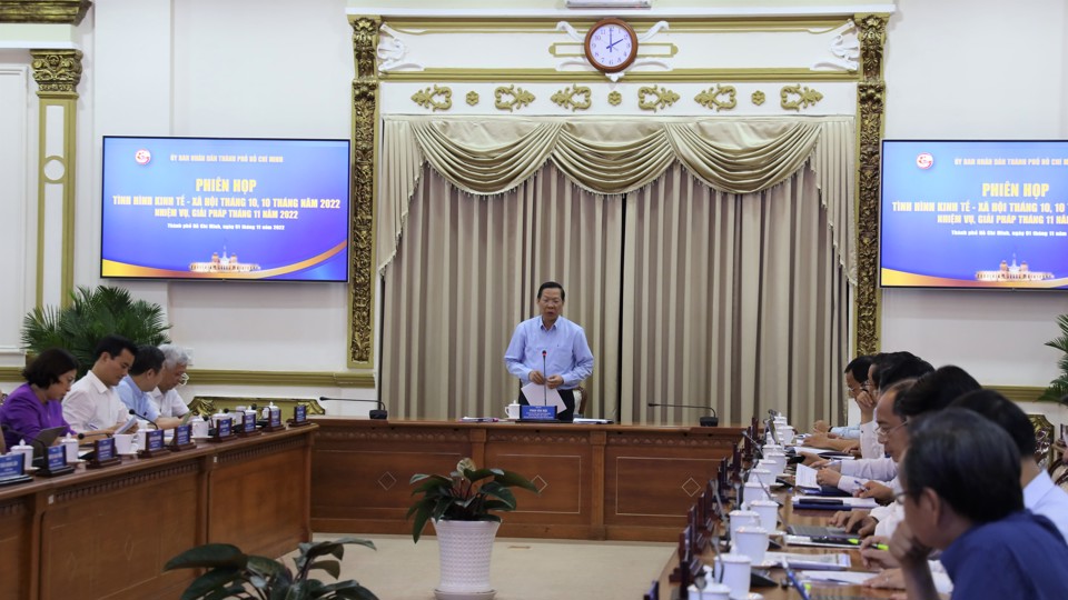 &Ocirc;ng Phan Văn M&atilde;i - Chủ tịch UBND TP Hồ Ch&iacute; Minh chủ tr&igrave; cuộc họp về kinh tế - x&atilde; hội TP 10 th&aacute;ng của năm 2022.