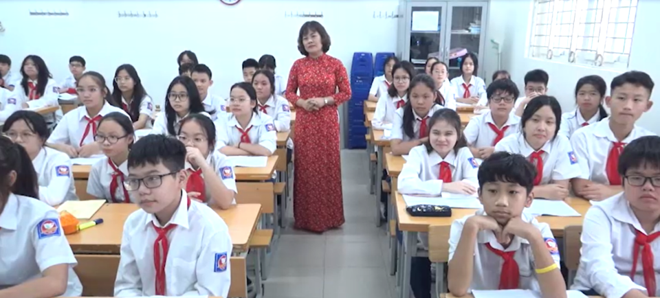 Cô Nguyễn Thị Phượng, trường THCS Gia Thụy, quận Long Biên trong một giờ dạy học