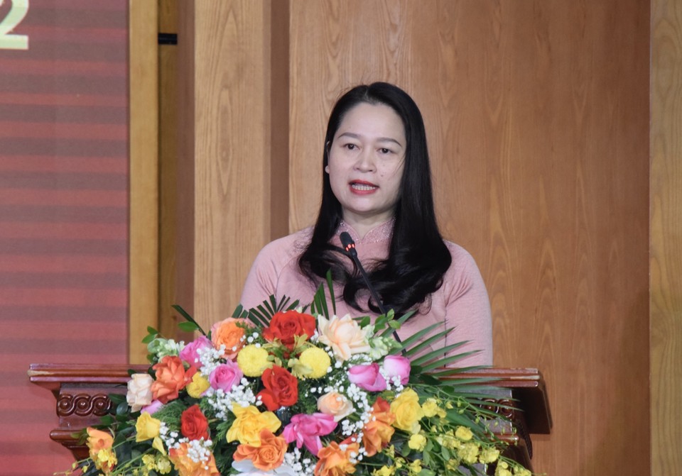 Ph&oacute; Chủ tịch UBND quận Ba Đ&igrave;nh Phạm Thị Diễm ph&aacute;t biểu tại hội nghị.