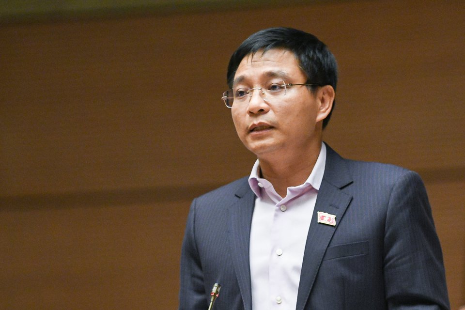 Bộ trưởng Bộ GTVT Nguyễn Văn Thắng trả lời chất vấn. Ảnh: Quochoi.vn