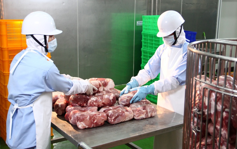 &nbsp;Chiết xuất xương thịt hầm được sản xuất trực tiếp tại nh&agrave; m&aacute;y từ nguy&ecirc;n liệu xương, thịt được hầm chậm trong nhiều giờ.