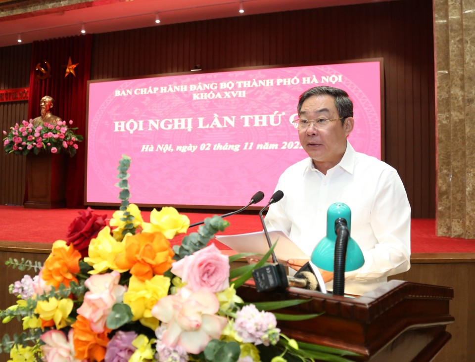 Phó Chủ tịch Thường trực UBND TP Hà Nội Lê Hồng Sơn trình bày báo cáo tại hội nghị. Ảnh: Thanh Hải
