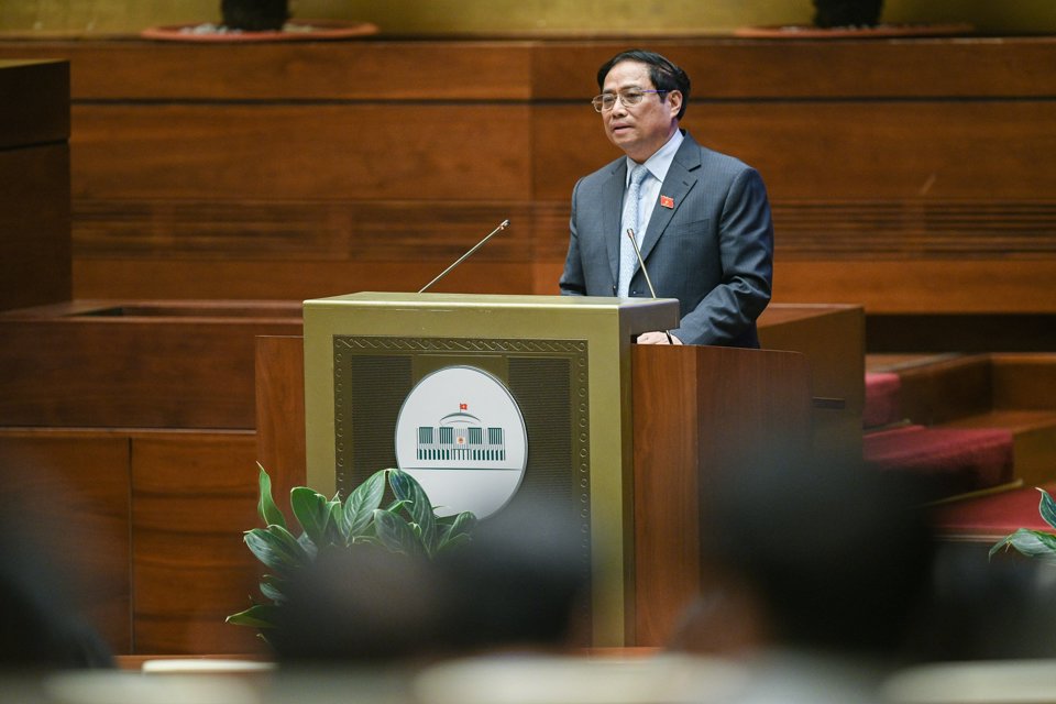 Thủ tướng Ch&iacute;nh phủ Phạm Minh Ch&iacute;nh b&aacute;o c&aacute;o, giải tr&igrave;nh trước Quốc hội.