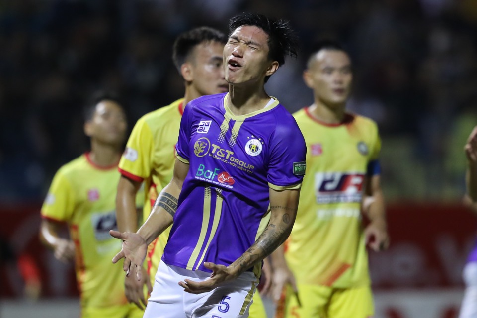 H&agrave; Nội FC để Thanh Ho&aacute; cầm ho&agrave; với tỷ số 1-1. Ảnh: Như Đạt.