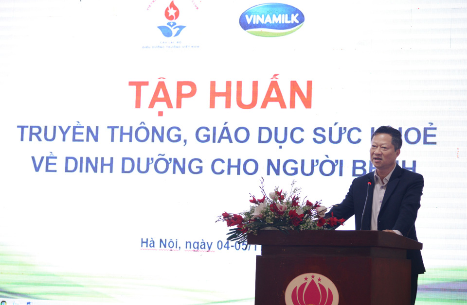 BSCKII Ho&agrave;ng Văn Th&agrave;nh - Chủ tịch CLB ĐDT Việt Nam chia sẻ tại lớp tập huấn.