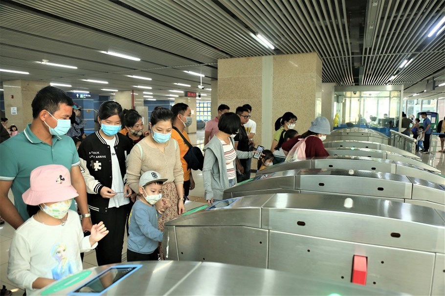 Tròn 1 năm vận hành, đường sắt Cát Linh – Hà Đông ngày càng hút khách - Ảnh 10