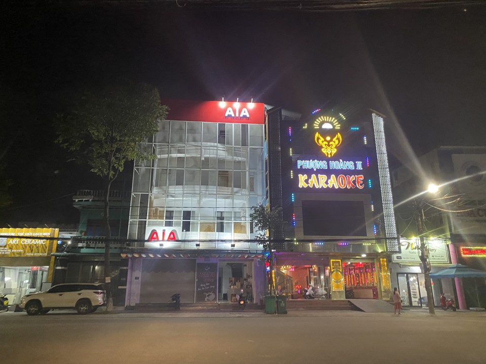 Cơ sở kinh doanh karaoke Phượng Ho&agrave;ng bị đ&igrave;nh chỉ hoạt động trong thời gian 1 th&aacute;ng.