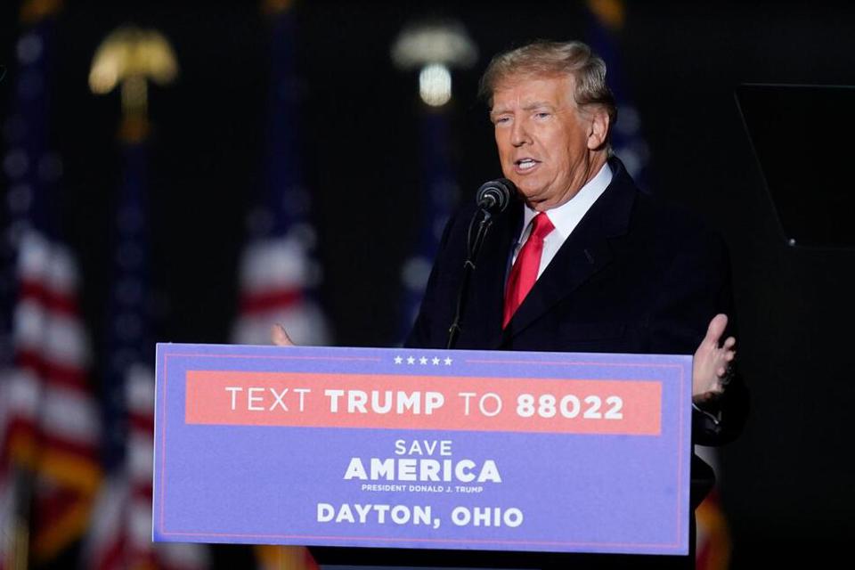 Cựu Tổng thống Donald Trump cũng đ&atilde; c&oacute; mặt tại bang chiến địa quan trọng l&agrave; Ohio để vận động cho ứng cử vi&ecirc;n JD Vance trong cuộc đua gi&agrave;nh ghế Thượng nghị sĩ tại bang n&agrave;y. Ảnh: USNews