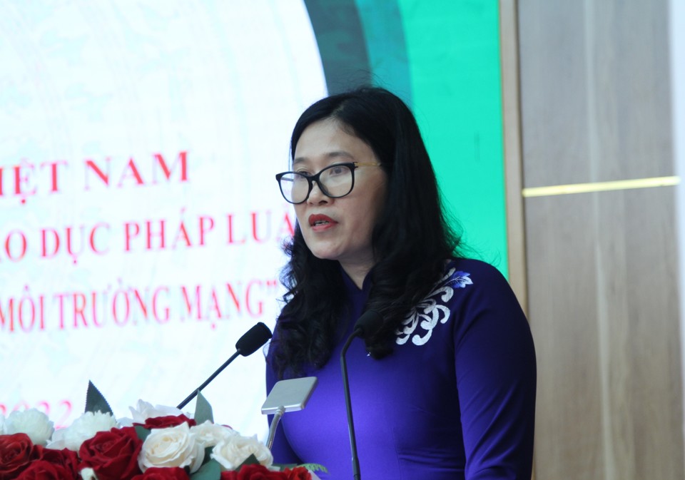 Ph&oacute; Chủ tịch UBND quận Cầu Giấy Trịnh Thị Dung ph&aacute;t biểu tại Hội nghị.