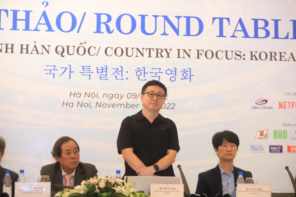 Chủ tịch Hội đồng Điện ảnh H&agrave;n Quốc (KOFIC) Park Ki Yong ph&aacute;t biểu.