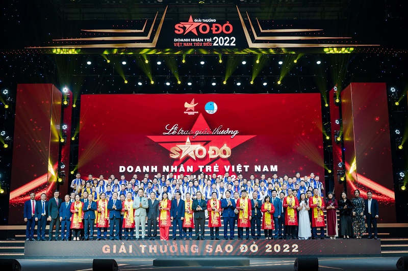 86 doanh nh&acirc;n trẻ Việt Nam ti&ecirc;u biểu được vinh danh trong Lễ trao giải Sao đỏ năm 2022.