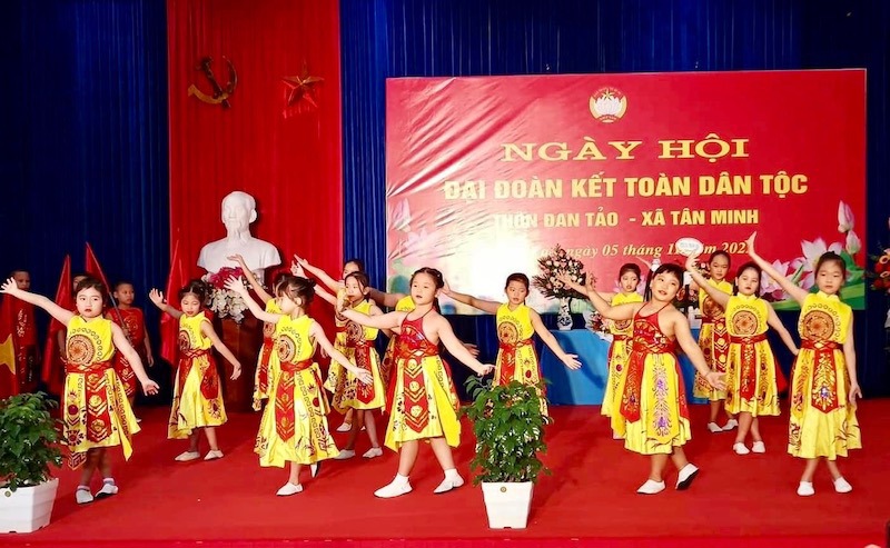 Một tiết mục văn nghệ của c&aacute;c em nhỏ th&ocirc;n Đan Tảo (x&atilde; T&acirc;n Minh) ch&agrave;o mừng ng&agrave;y hội đại đo&agrave;n kết to&agrave;n d&acirc;n tộc năm 2022.