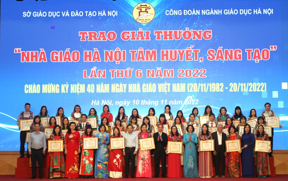 Lãnh đạo Sở GD& !important;ĐT Hà Nội, Công đoàn ngành Giáo dục Hà Nội trao Giải thưởng Nhà giáo Hà Nội tâm huyết, sáng tạo lần thứ 6- 2022 huyết, sáng tạo lần thứ 6 năm 2022