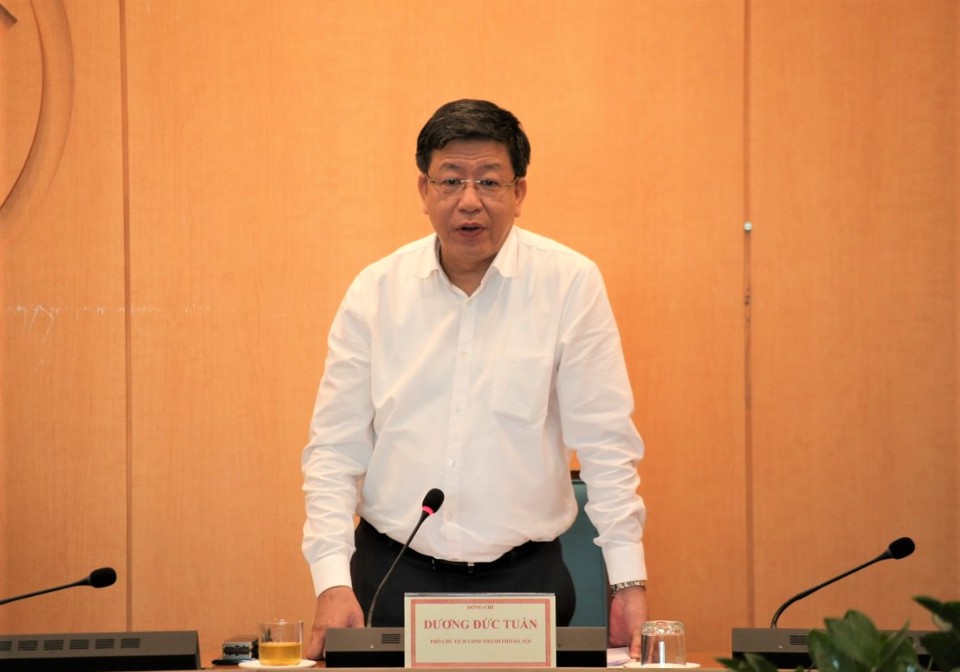Ph&oacute; Chủ tịch UBND TP H&agrave; Nội Dương Đức Tuấn ph&aacute;t biểu tại Hội nghị