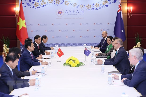 Thủ tướng Phạm Minh Ch&iacute;nh gặp Thủ tướng Australia&nbsp;Anthony Albanese. (Ảnh: Dương Giang/TTXVN)