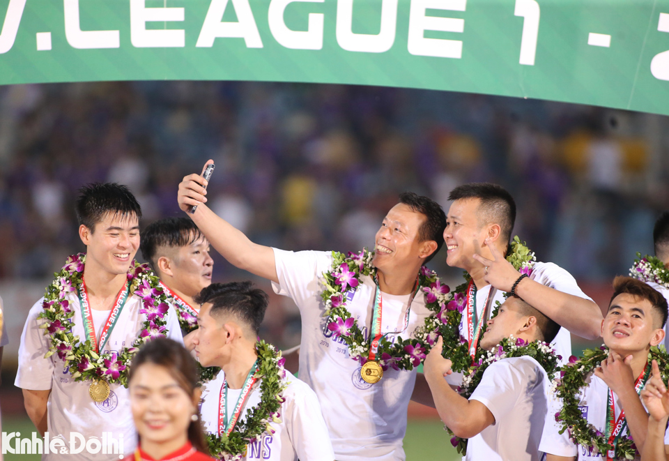 Hà Nội FC vô địch V-League 2022 - Ảnh 5