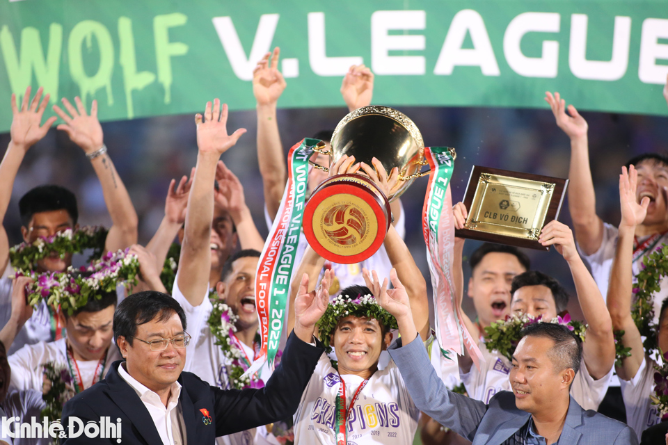 H&agrave; Nội FC v&ocirc; địch V-League 2022. Ảnh: Ngọc T&uacute;.