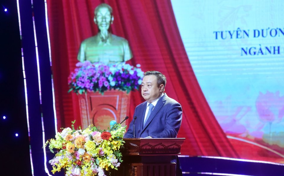 Chủ tịch UBND TP Hà Nội Trần Sỹ Thanh phát biểu chúc mừng tại buổi lễ