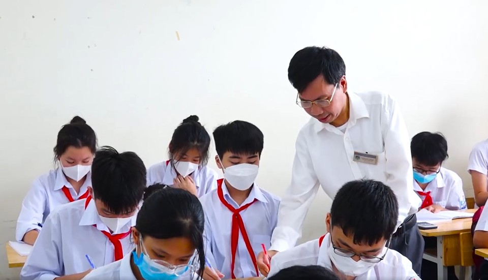 Thầy giáo Nguyễn Đức Trường- giáo viên dạy Toán trường THCS Đa Tốn, huyện Gia Lâm