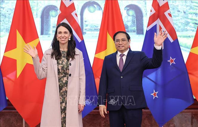 Thủ tướng Phạm Minh Ch&iacute;nh v&agrave; Thủ tướng New Zealand Jacinda Ardern. Ảnh: Dương Giang/TTXVN