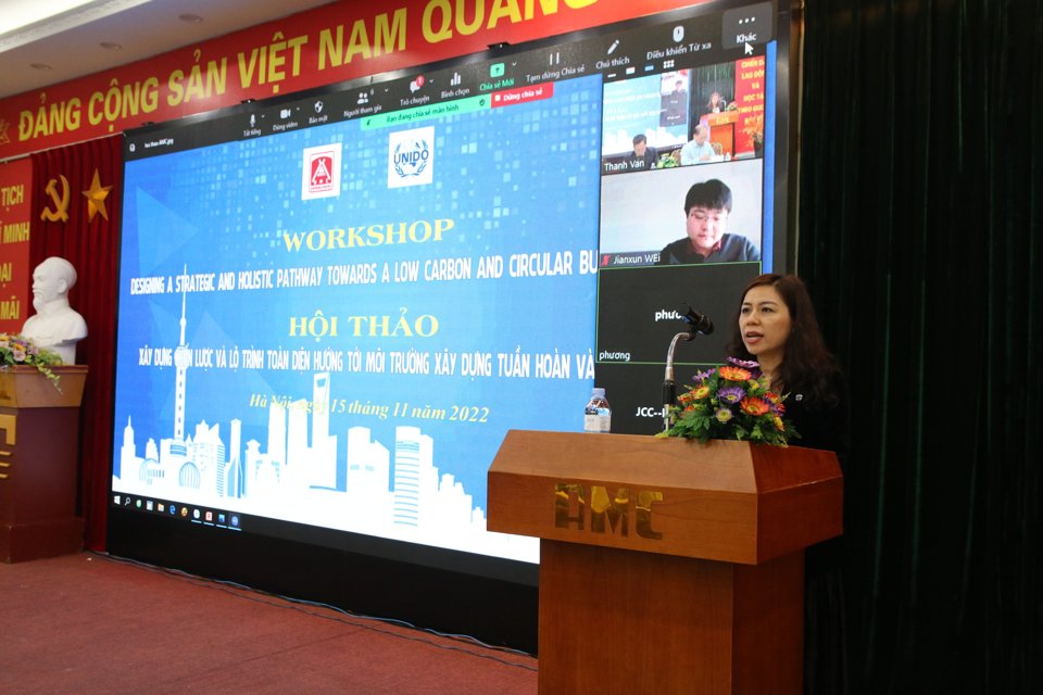 B&agrave; L&ecirc; Thị Thanh Thảo - đại diện quốc gia của UNIDO ph&aacute;t biểu tại hội thảo.
