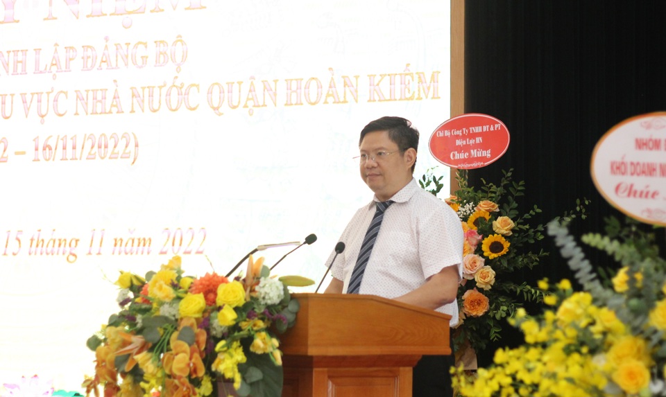 Ph&oacute; Chủ tịch Thường trực UBND quận Ho&agrave;n Kiếm Nguyễn Anh Qu&acirc;n ph&aacute;t biểu tại Lễ kỷ niệm