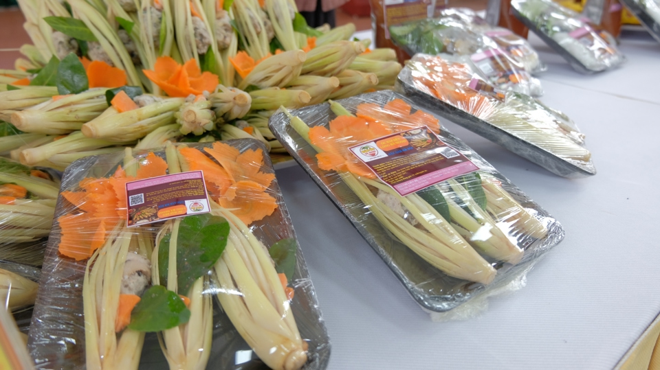 Sản phẩm Ốc hấp lồng đ&egrave;n của hộ kinh doanh ẩm thực Nguyễn Thị Hiền.