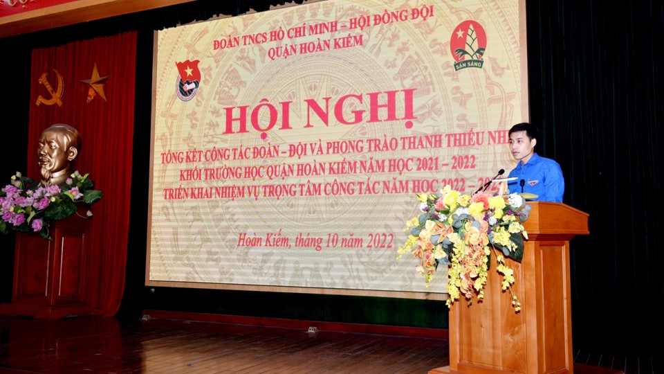 Ph&oacute; B&iacute; thư Quận đo&agrave;n, Ph&oacute; Chủ tịch Hội đồng đội quận Ho&agrave;n Kiếm&nbsp;Đo&agrave;n Bảo Kh&aacute;nh tr&igrave;nh b&agrave;y b&aacute;o c&aacute;o